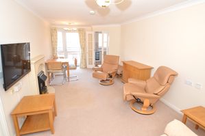 Living Room pic1- click for photo gallery